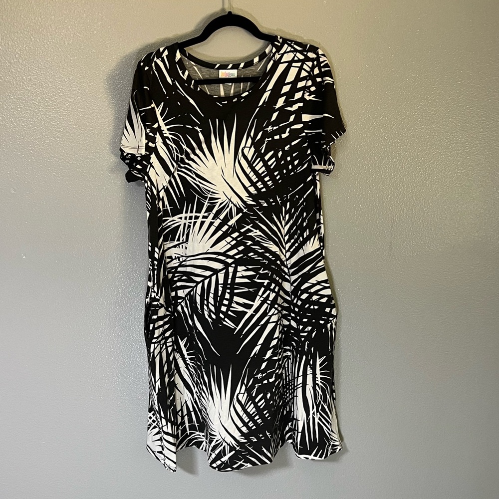 Lularoe Carly Dress with pockets LARGE
